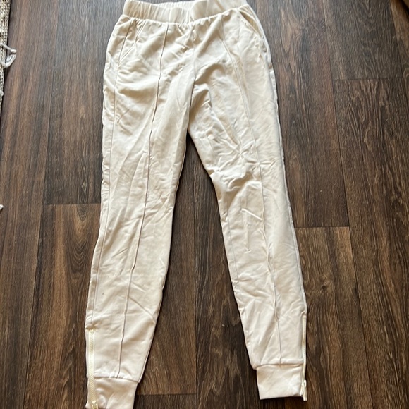 ALO Yoga Pants - Alo Cream Sweats